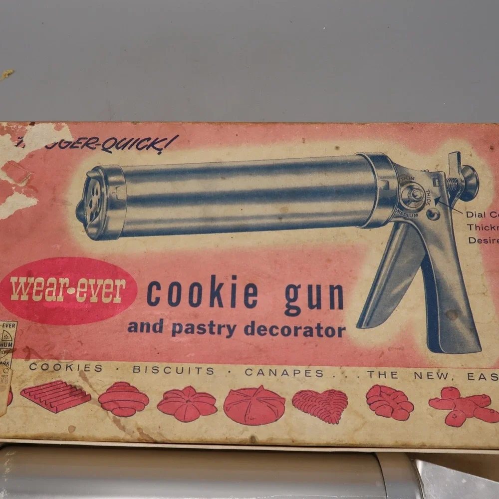 Vintage Wear Ever Cookie Gun and Pastry Decorator Trigger Quick No 3365 in box